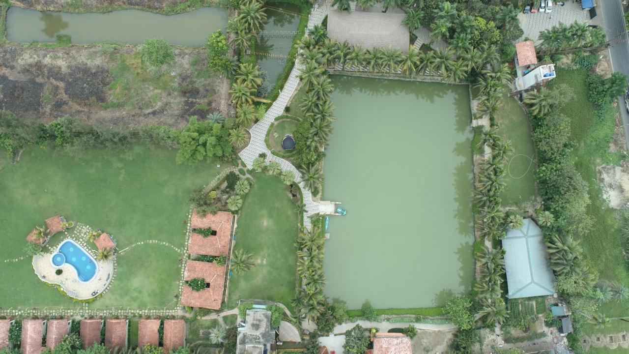 Breathing Earth - Rooms And Pool Kalkutta Kültér fotó