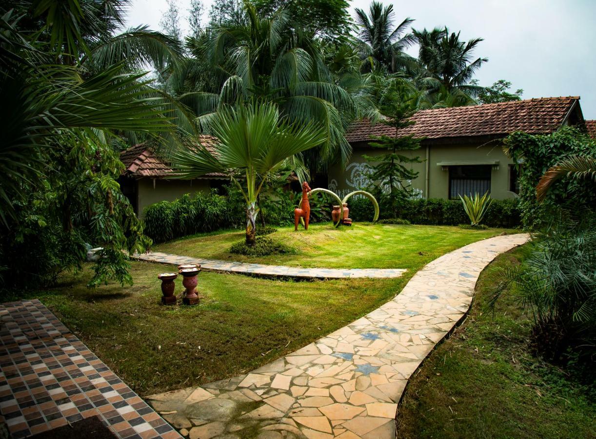 Breathing Earth - Rooms And Pool Kalkutta Kültér fotó