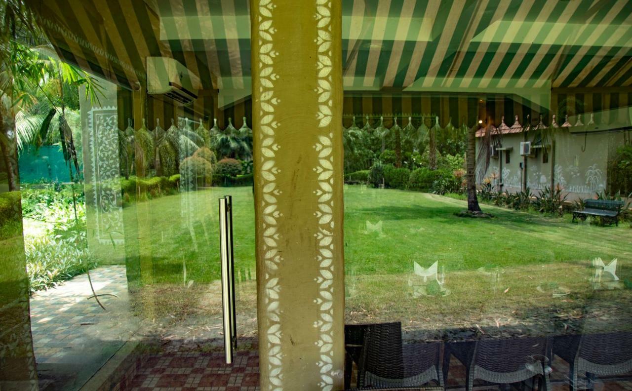 Breathing Earth - Rooms And Pool Kalkutta Kültér fotó